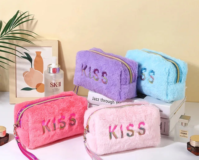 TROUSSE EN FOURRURE KISS